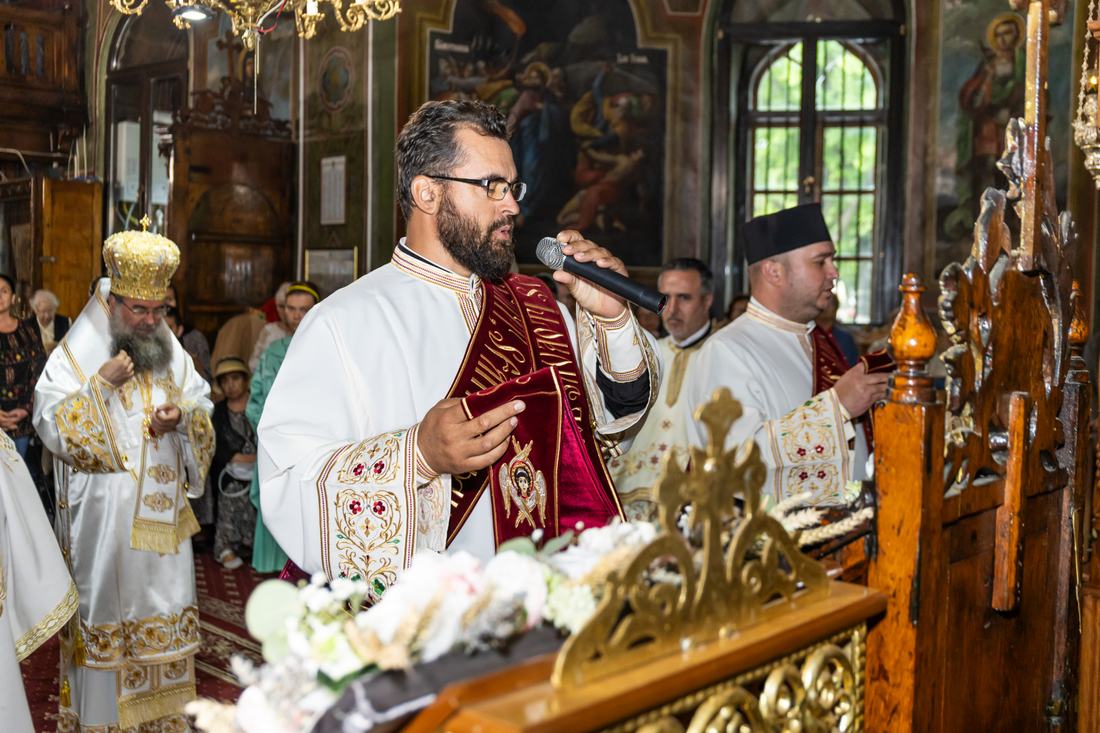 Portret al Episcopului Sebastian în veșminte de sărbătoare