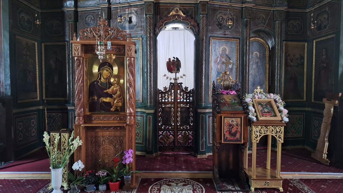 Fațada bisericii